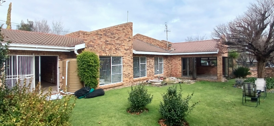 5 Bedroom Property for Sale in La Provance Free State